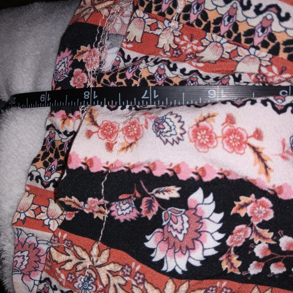 Lily Rose Floral Boho Cropped Jumpsuit Romper Womens Size XS - Picture 16 of 16